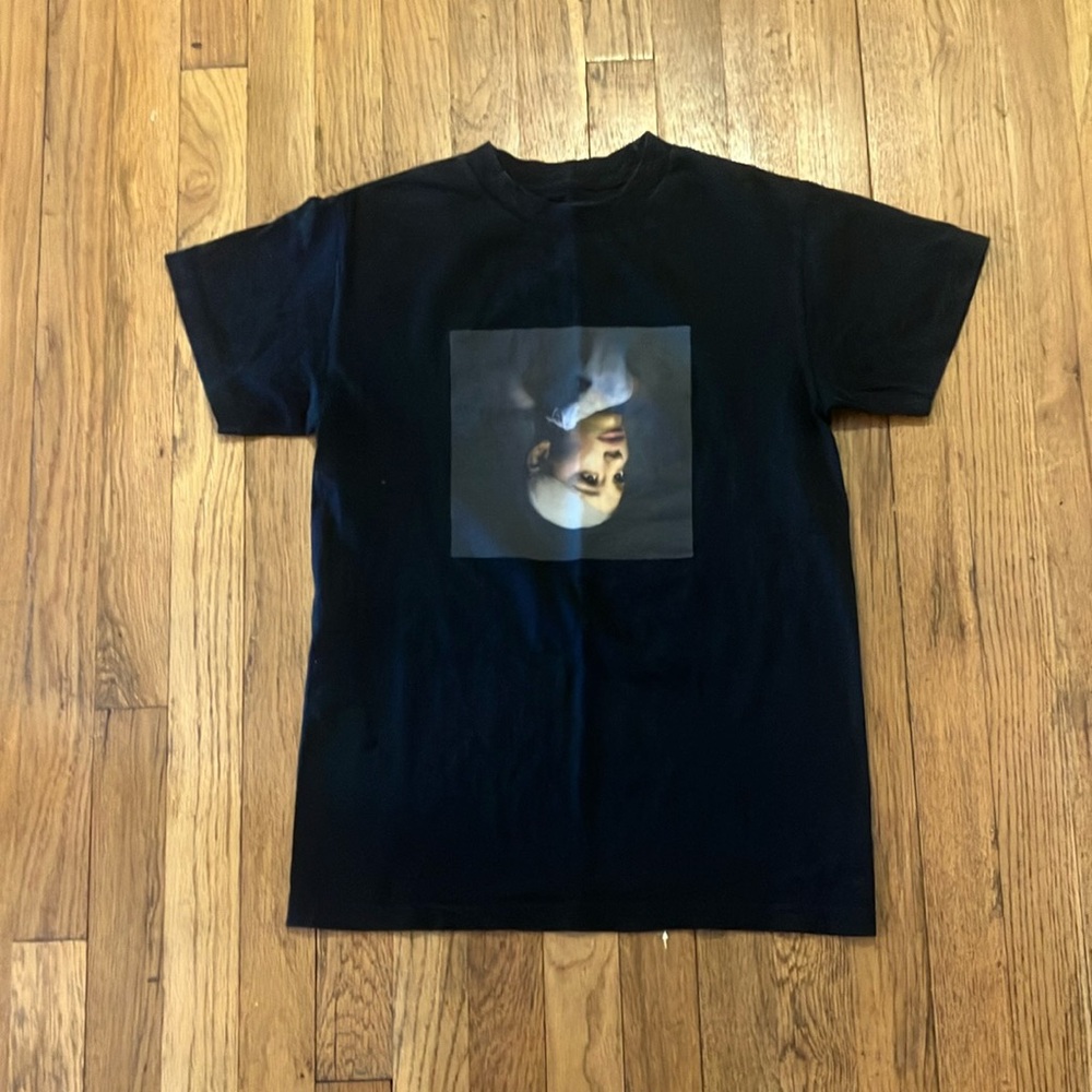 Ariana grande black  sweetener tour official tee size small